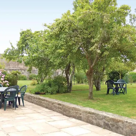 Holiday home Stunning In With Wifi Quettehou